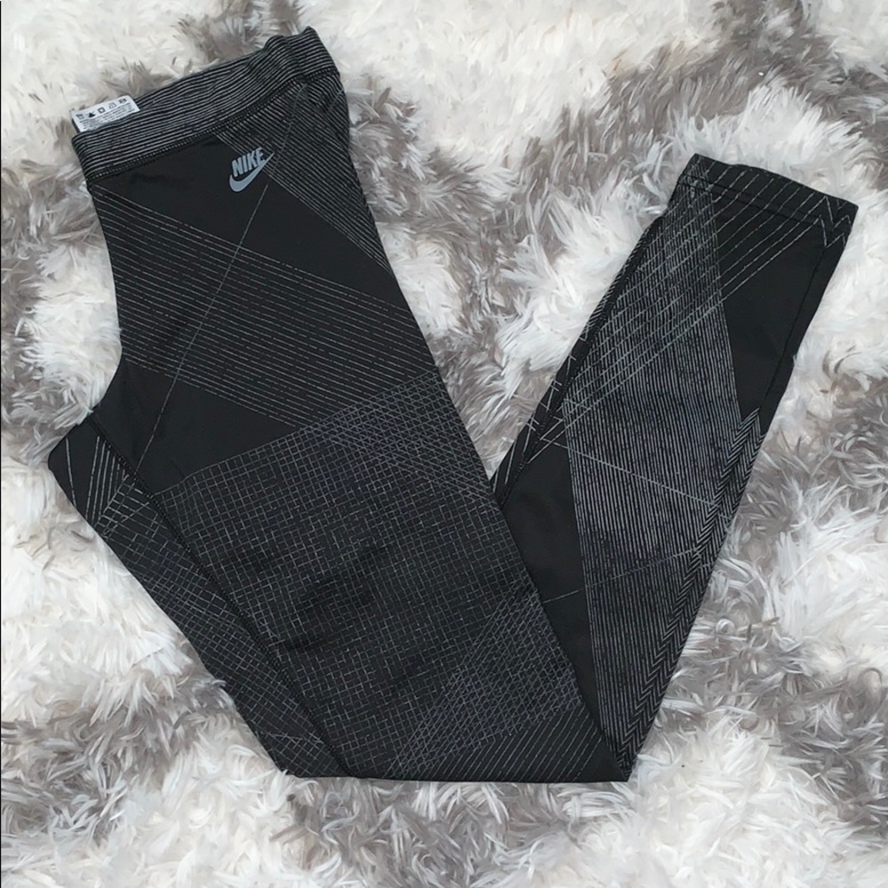 Nike leggings with line design